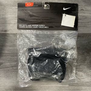 Vented Short Neoprene Sleeve II Black/Grey — Small